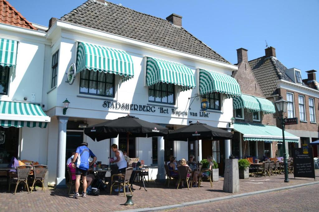 Stadsherberg 'Het Wapen Van Ijlst' Exterior photo